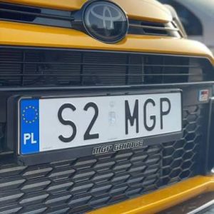 Ramka pod tablice rejestracyjną
